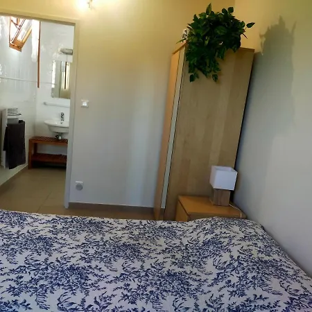 Dans Maison En Rez-de-chaussee Avec Piscine Holiday home *