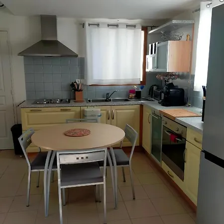 Dans Maison En Rez-de-chaussee Avec Piscine Holiday home *