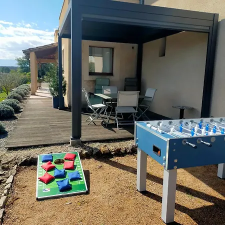 Dans Maison En Rez-de-chaussee Avec Piscine Holiday home