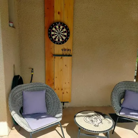 Holiday home Dans Maison En Rez-de-chaussee Avec Piscine Joyeuse