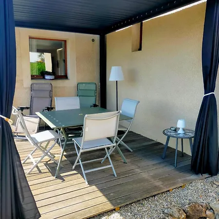 Holiday home Dans Maison En Rez-de-chaussee Avec Piscine *