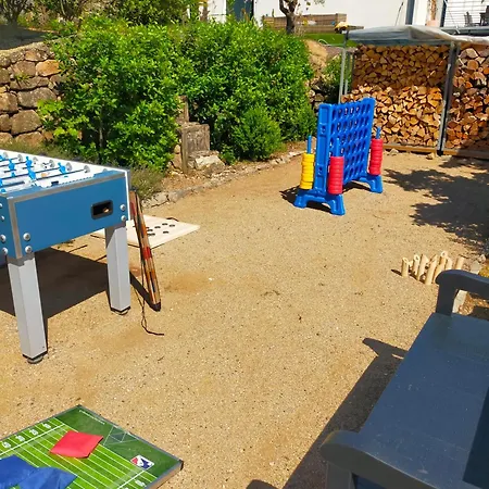 Dans Maison En Rez-de-chaussee Avec Piscine Holiday home