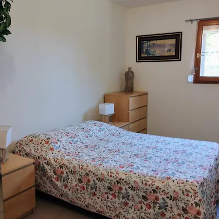 Holiday home Dans Maison En Rez-de-chaussee Avec Piscine Joyeuse