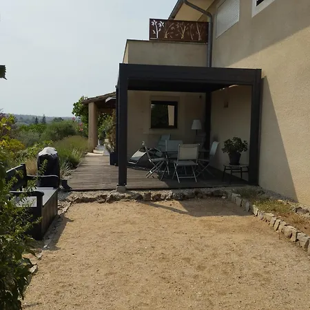 Dans Maison En Rez-de-chaussee Avec Piscine Feriehus